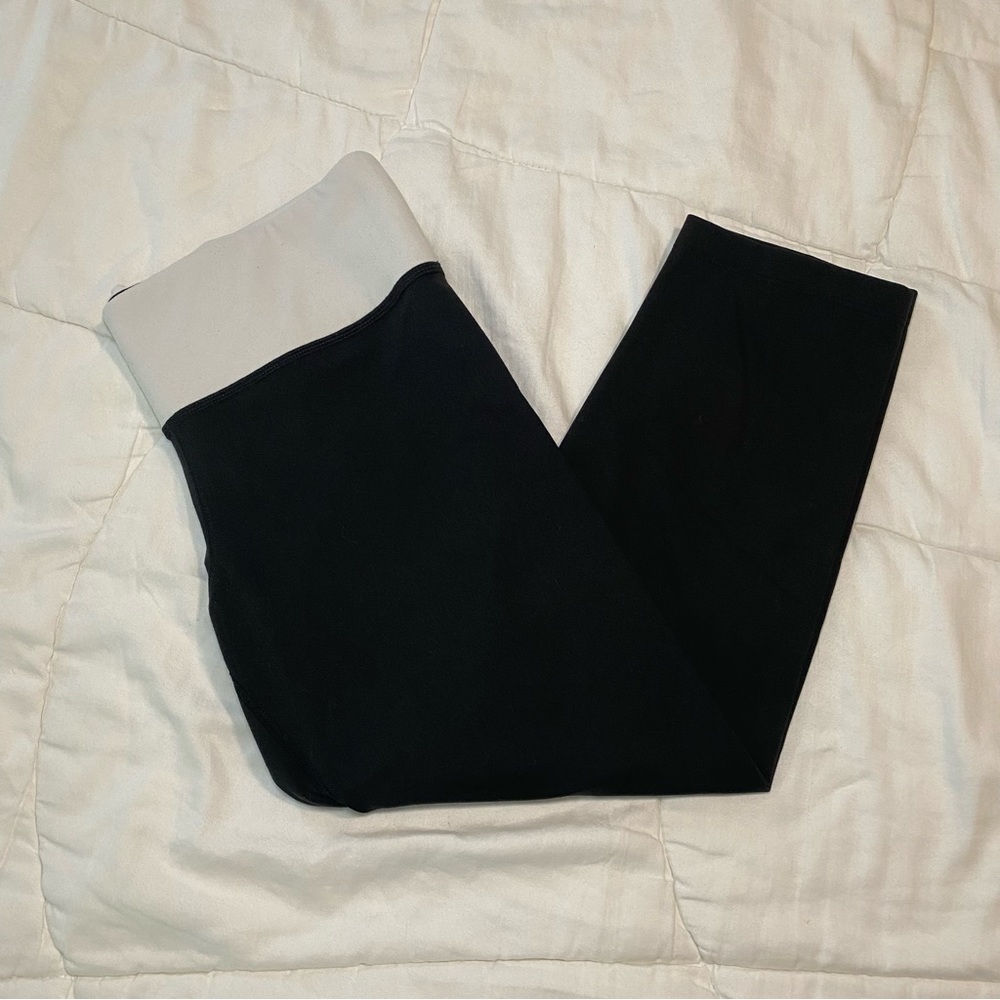 Victoria’s Secret ‘PINK’ Cropped Leggings